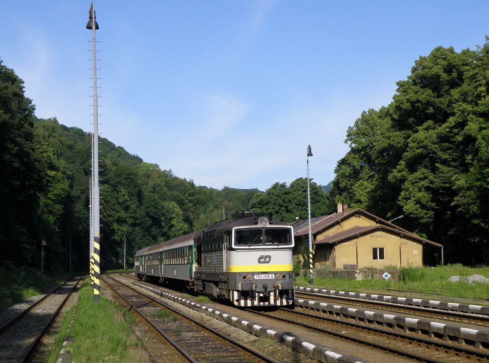750 258-6