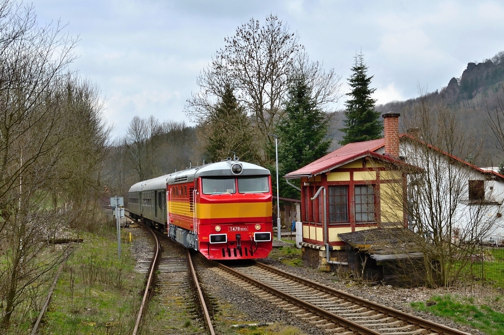 751 033-2