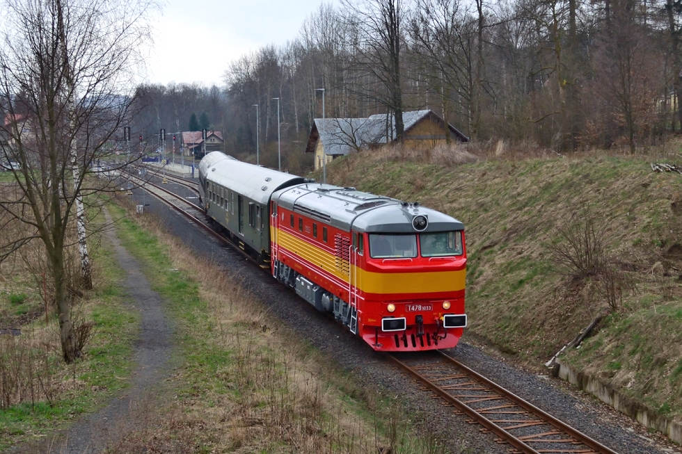 751 033-2