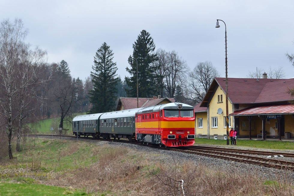 751 033-2