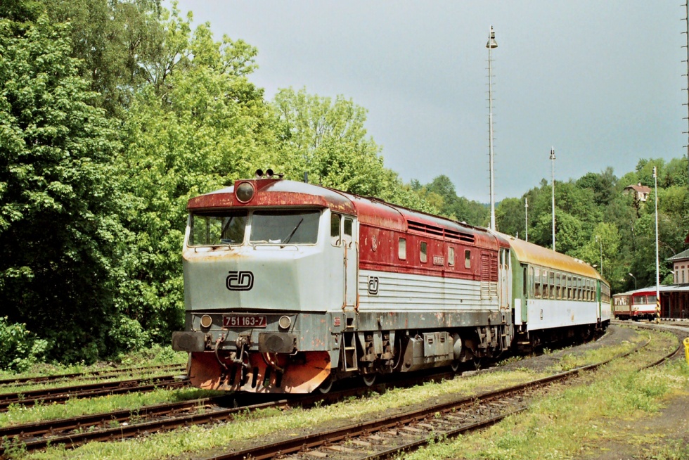 751 163-7