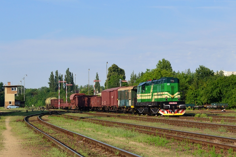 742 452-6