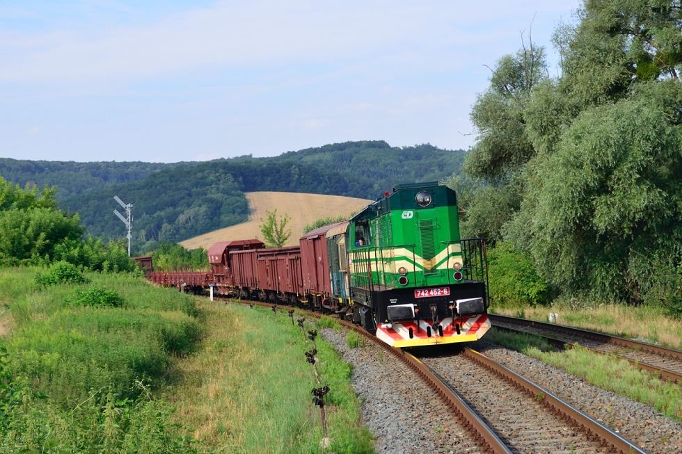 742 452-6