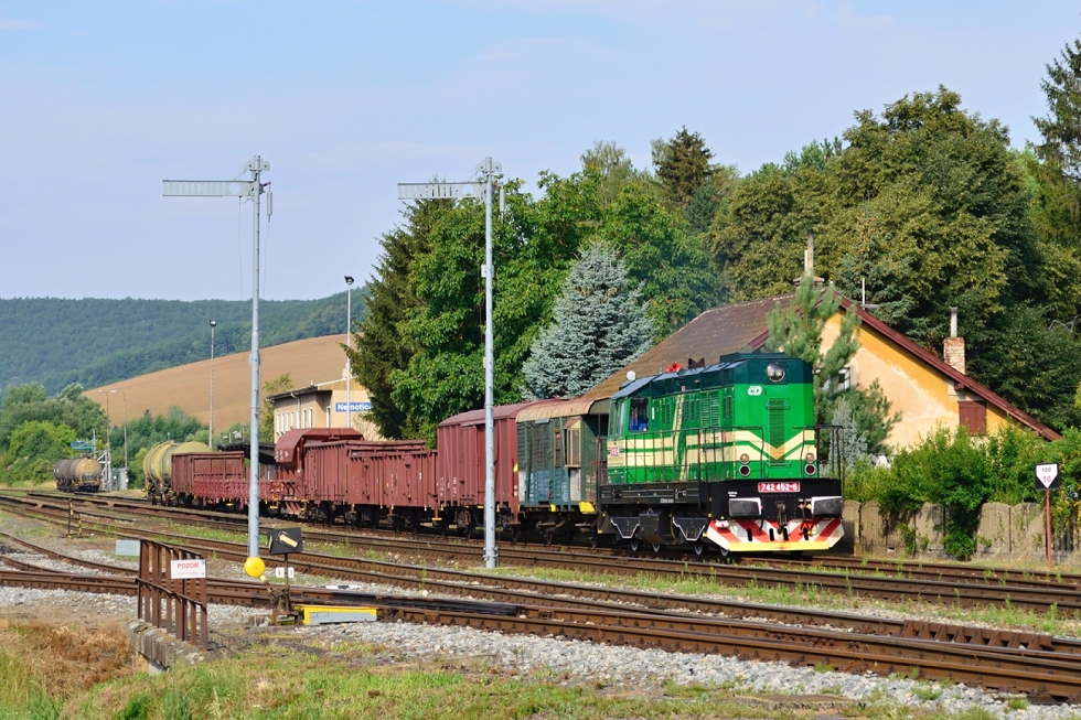 742 452-6