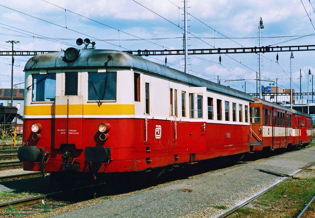 831 136-7
