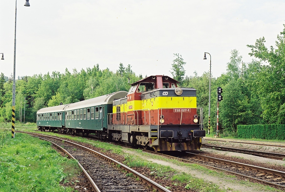 735 227-1