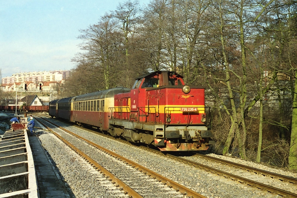 735 235-4