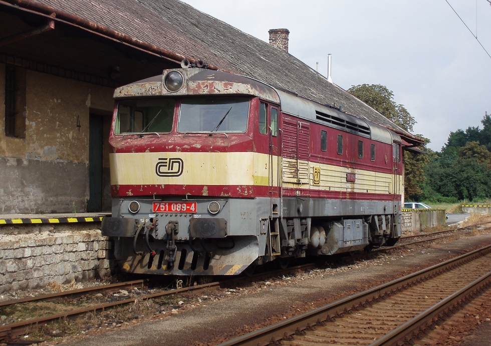 751 089-4