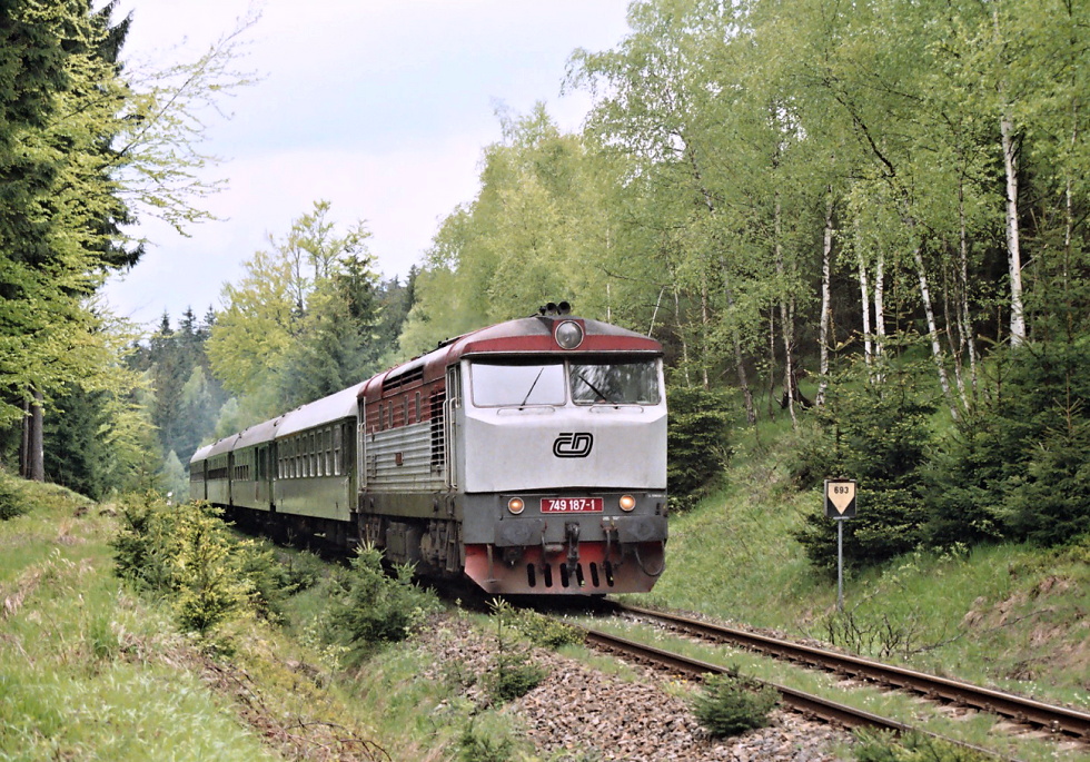 749 187-1