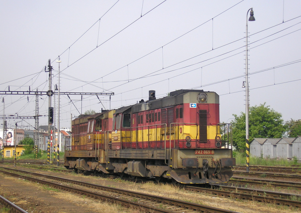 742 069-8