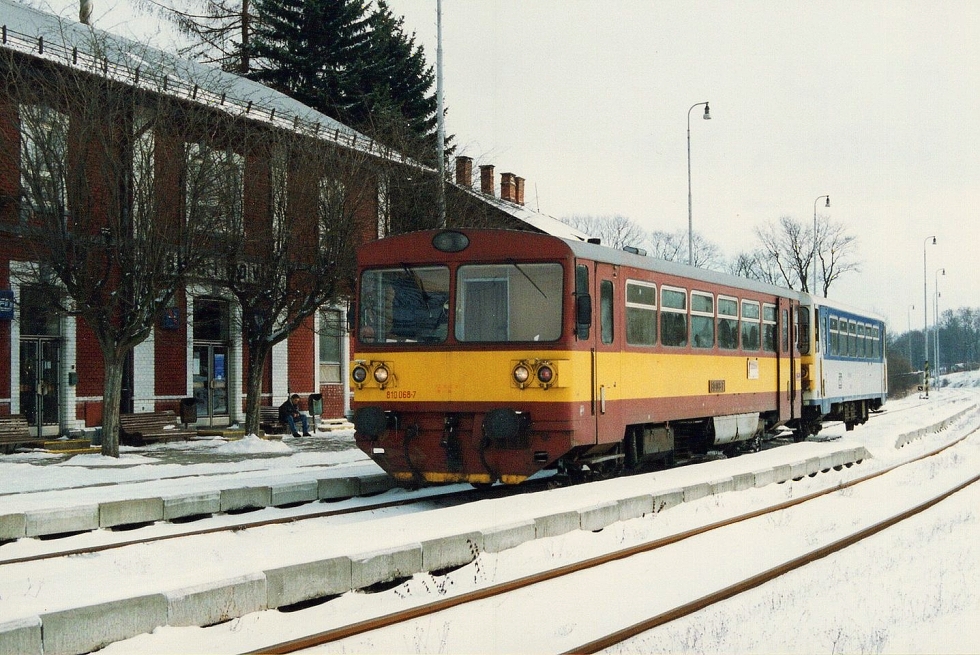 810 068-7