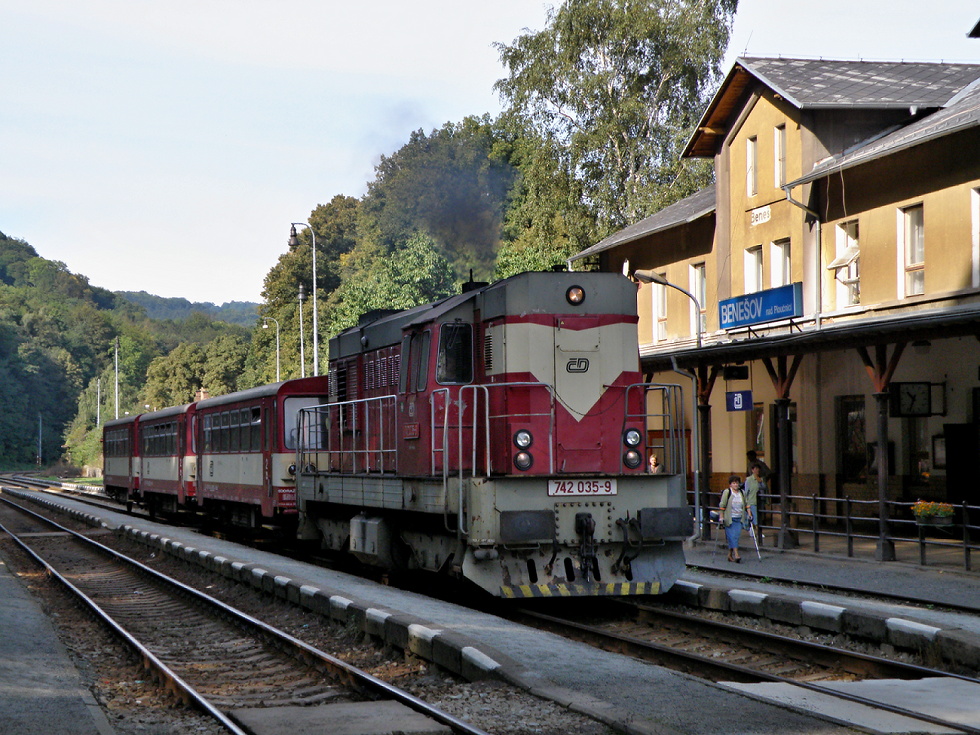 742 035-9