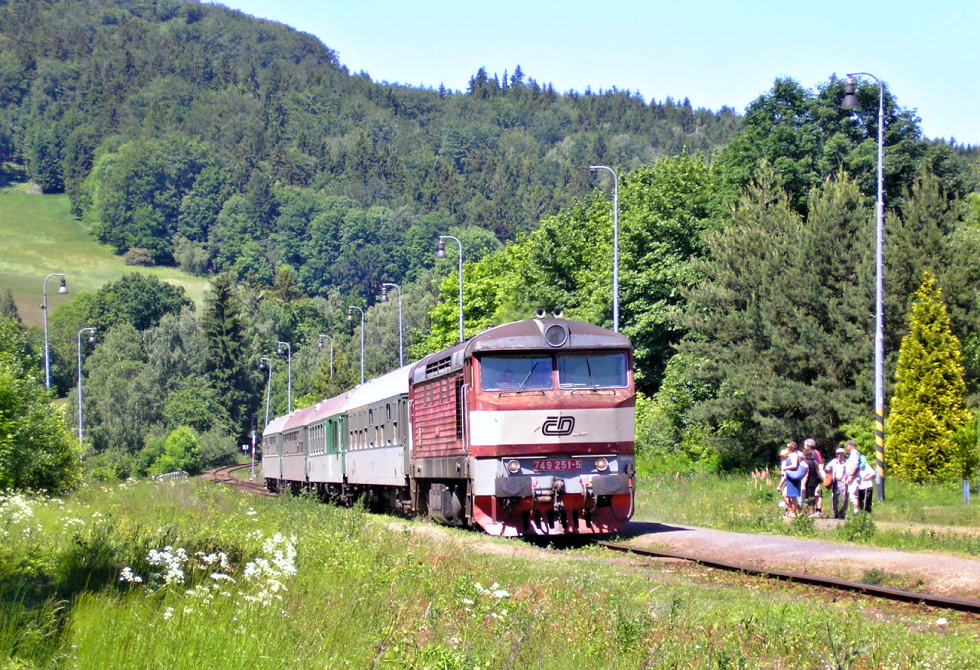 749 251-5