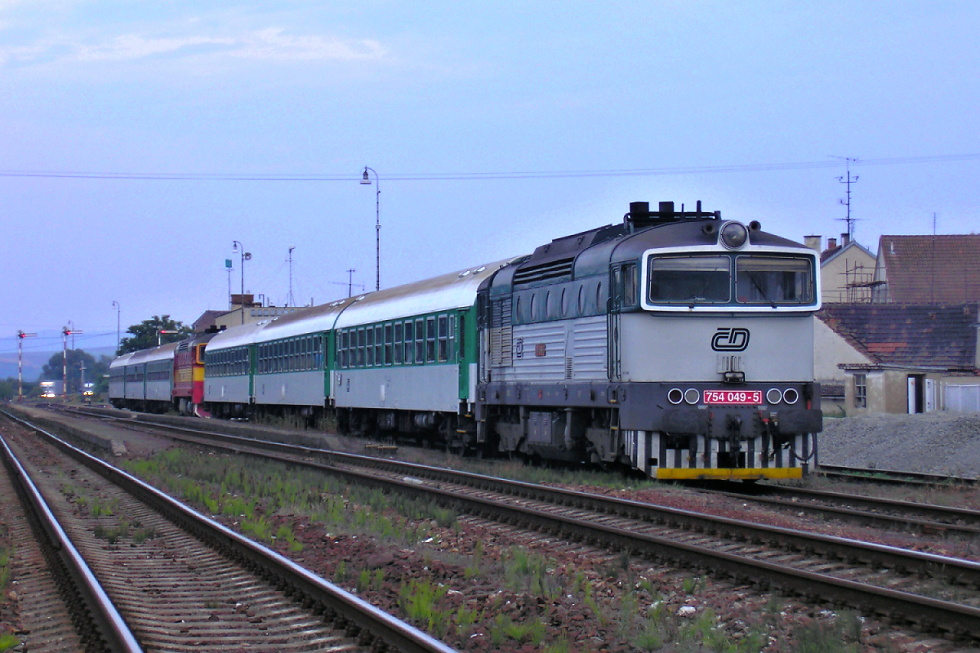 754 049-5