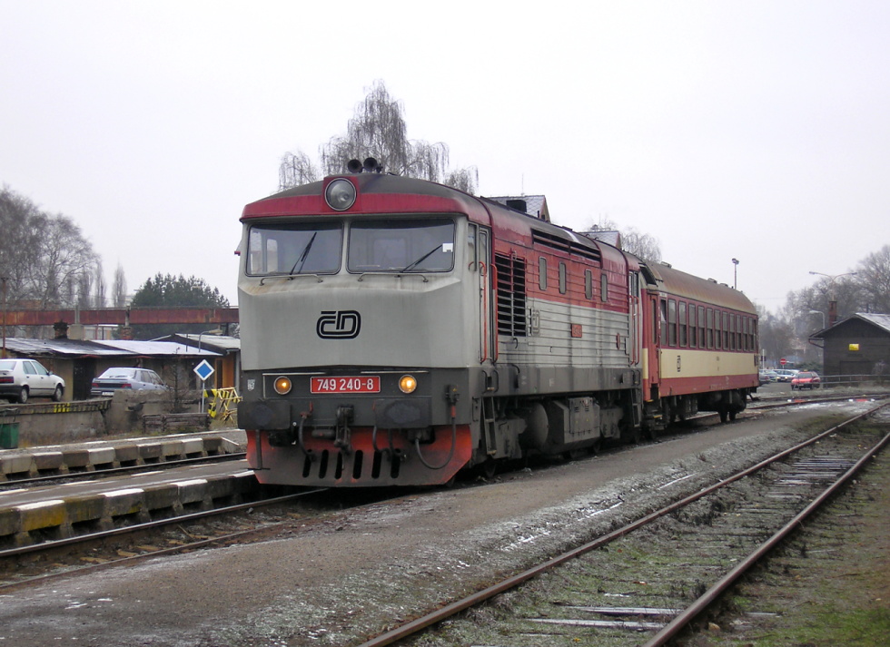 749 240-8