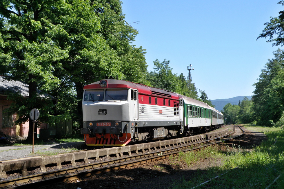 749 246-5