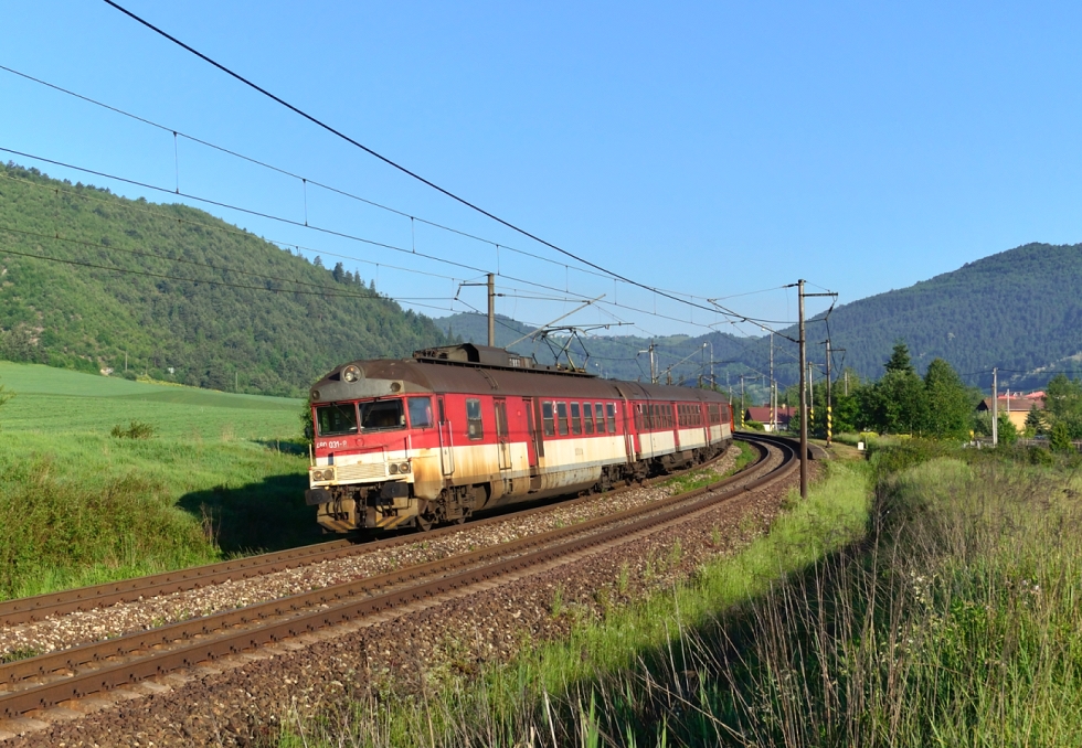 460 031-8