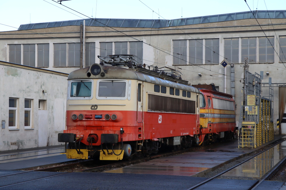 242 285-5