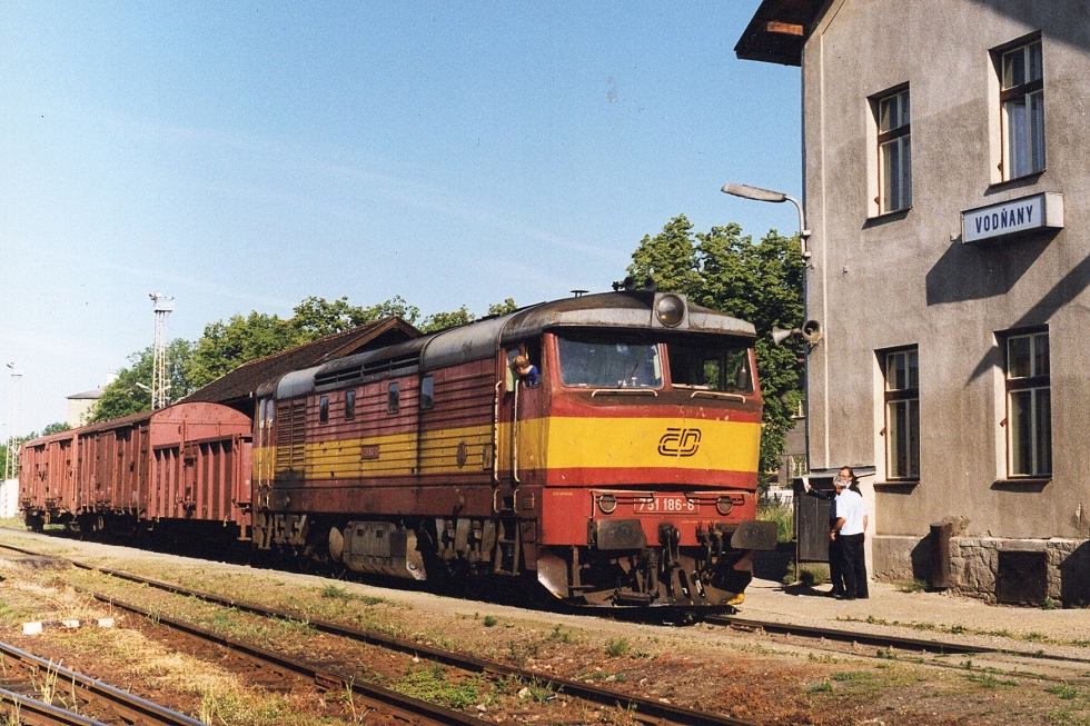 751 186-8