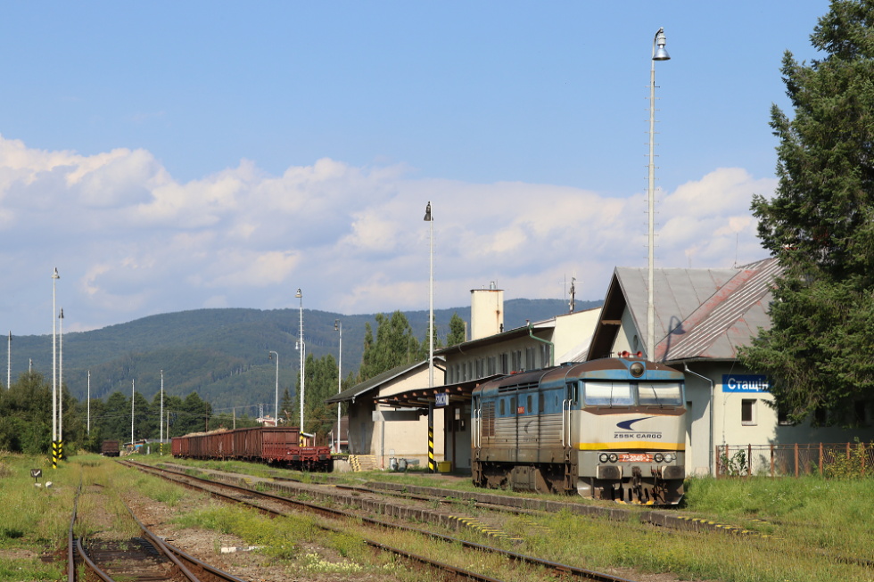 752 046-3
