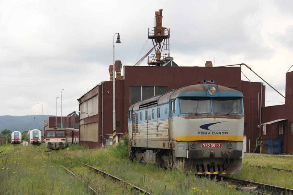 752 051-3