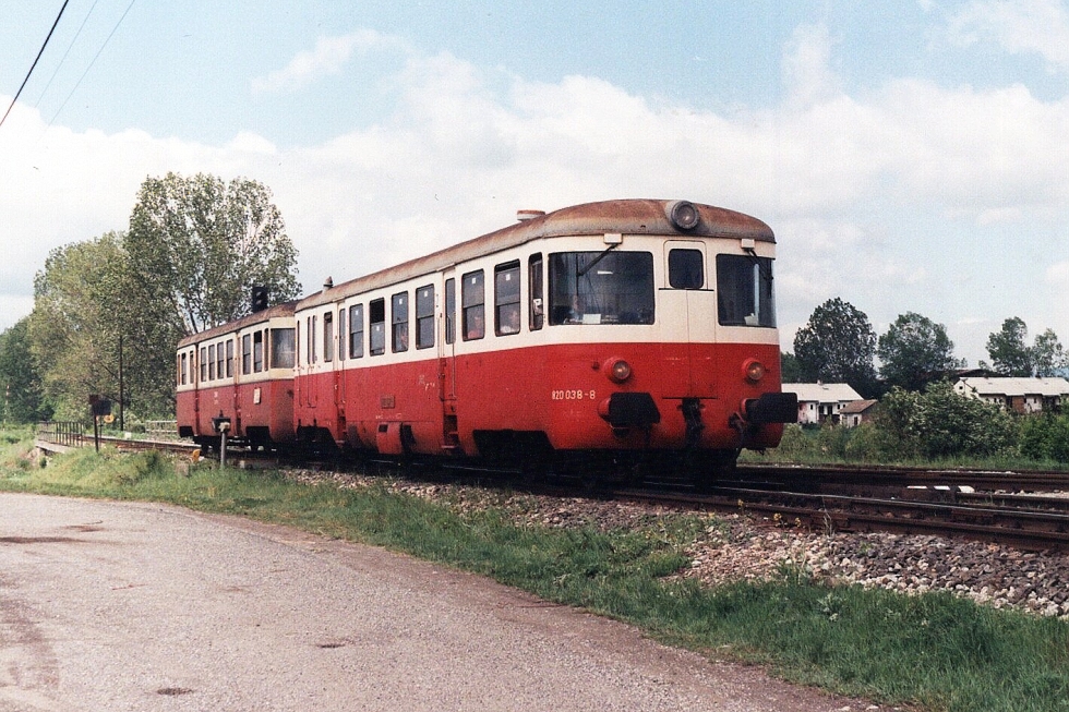 820 038-8