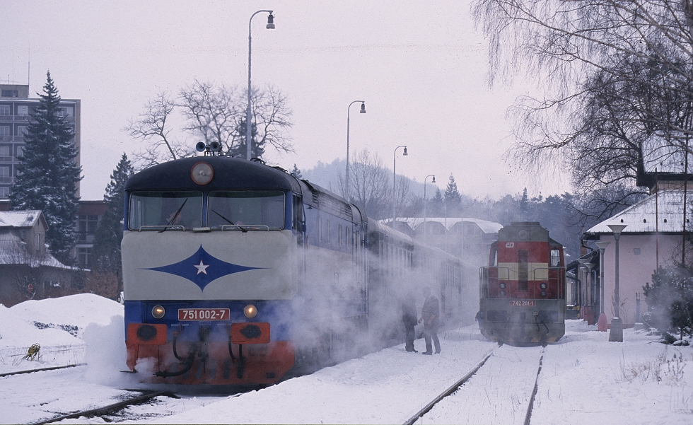 751 002-7