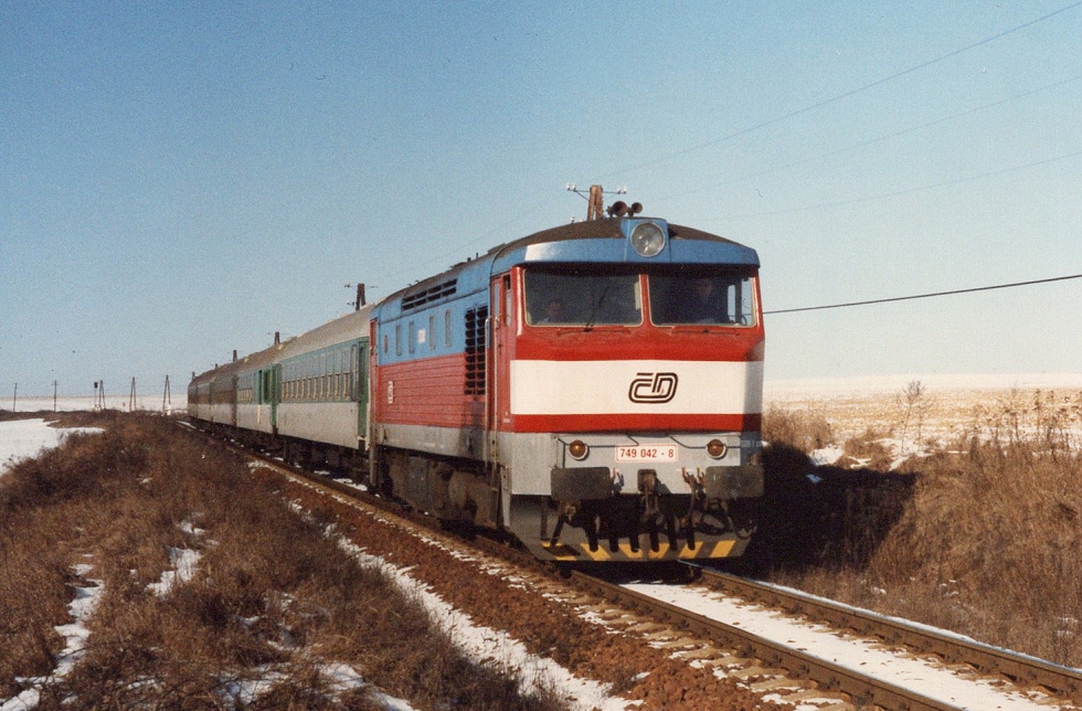 749 042-8
