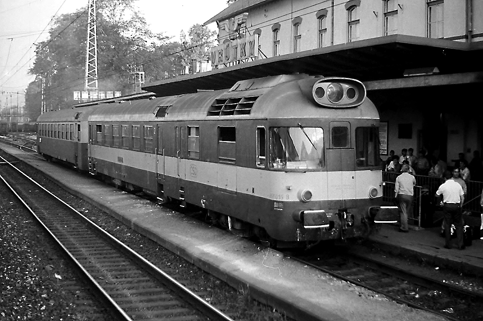 851 015-8