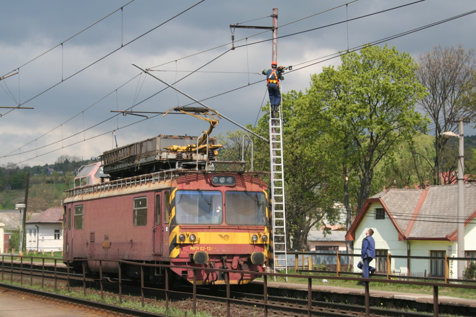 892 002-7