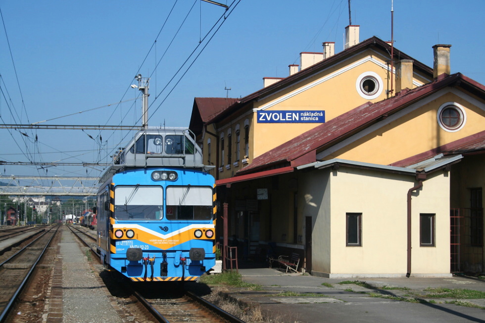 892 105-8