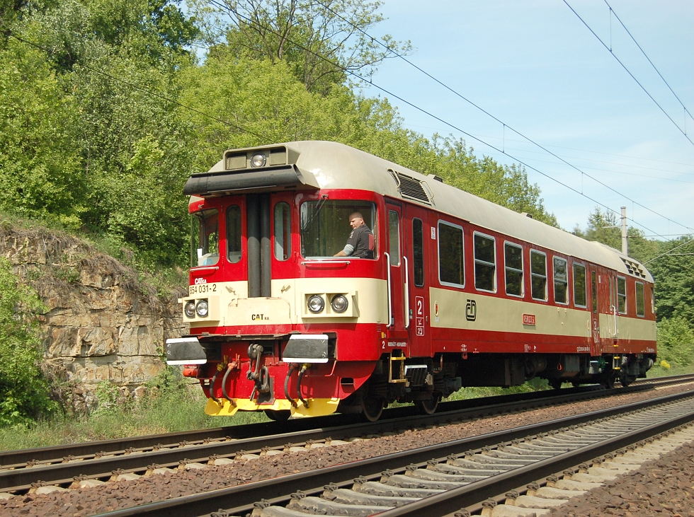 854 031-2