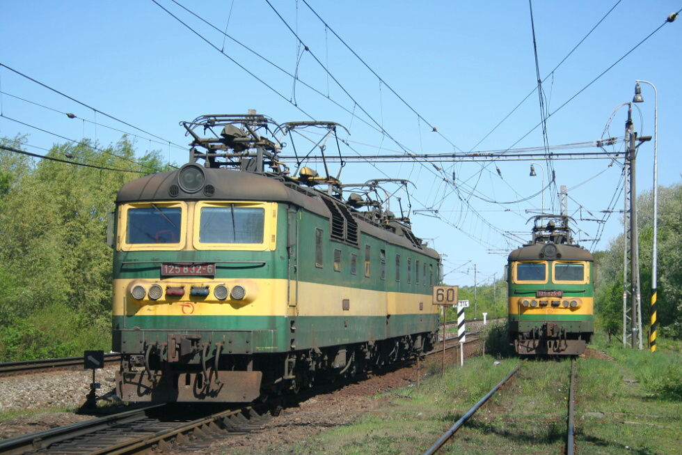 125 832-6