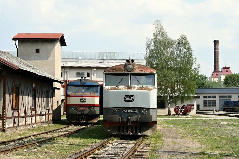 751 094-4