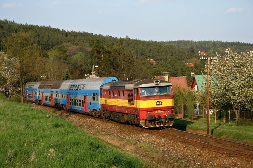 749 102-0