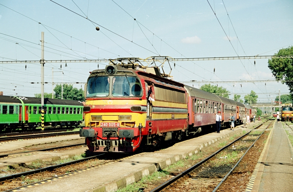 240 005-9