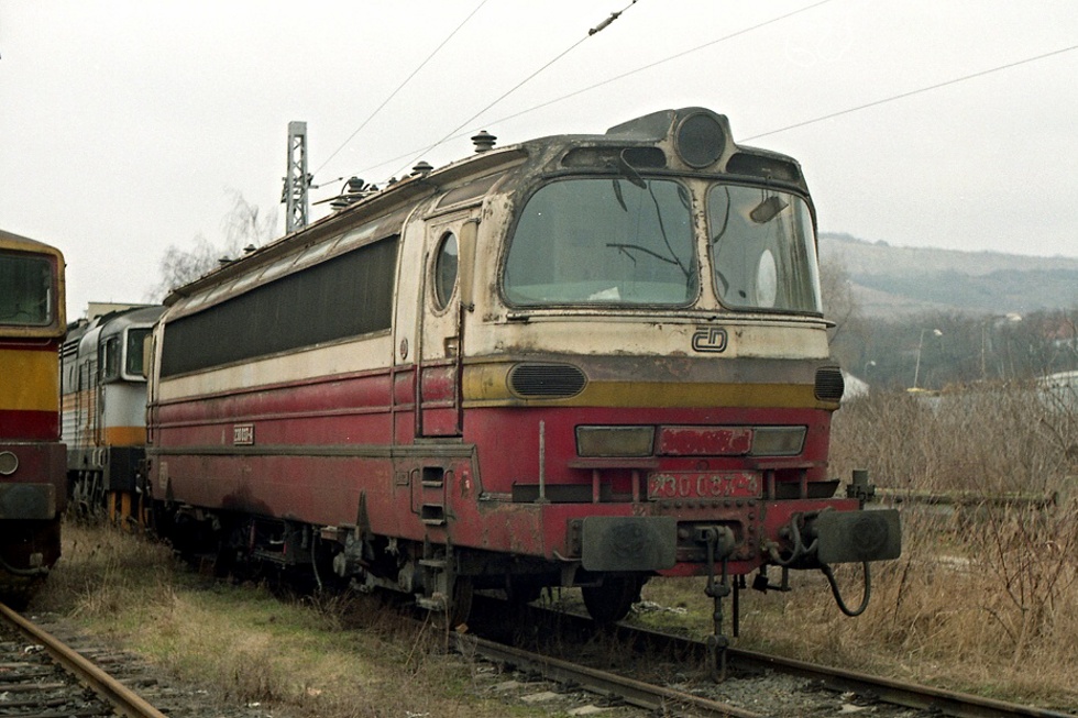 230 037-4