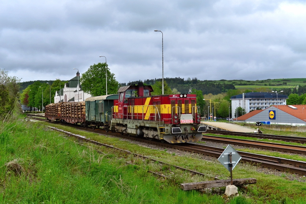 731 033-7