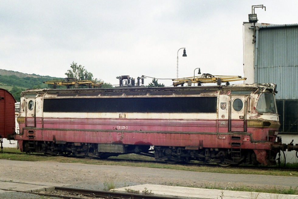 230 028-3