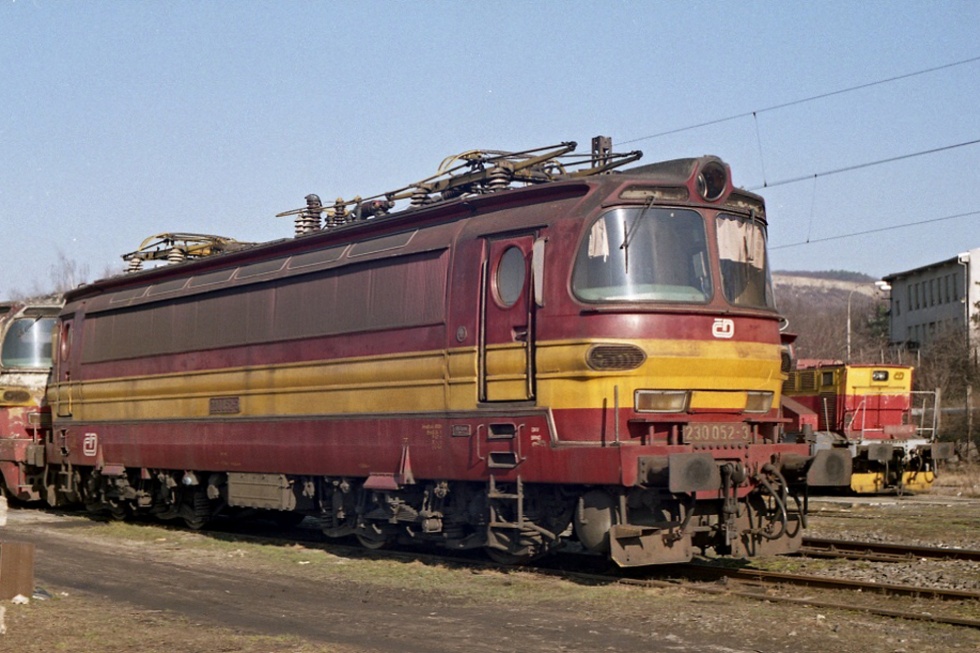 230 052-3