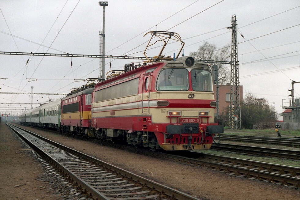 230 082-0