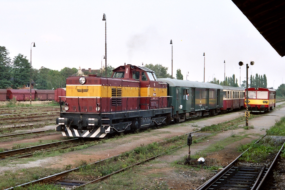 735 057-2