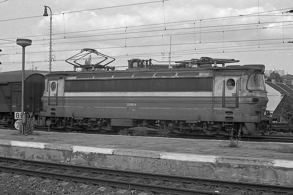 230 083-8