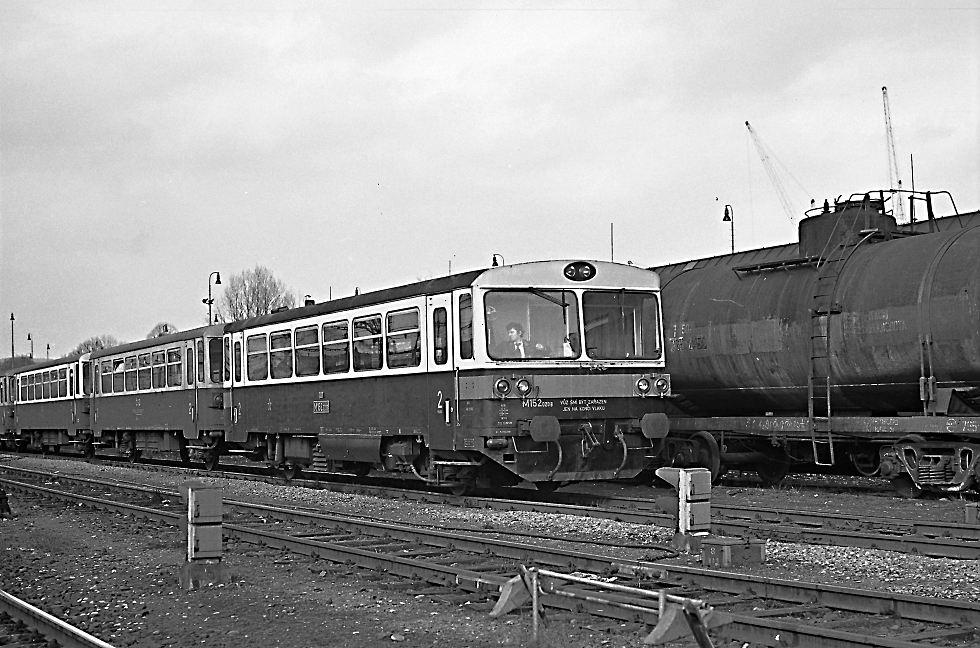 M152.0208
