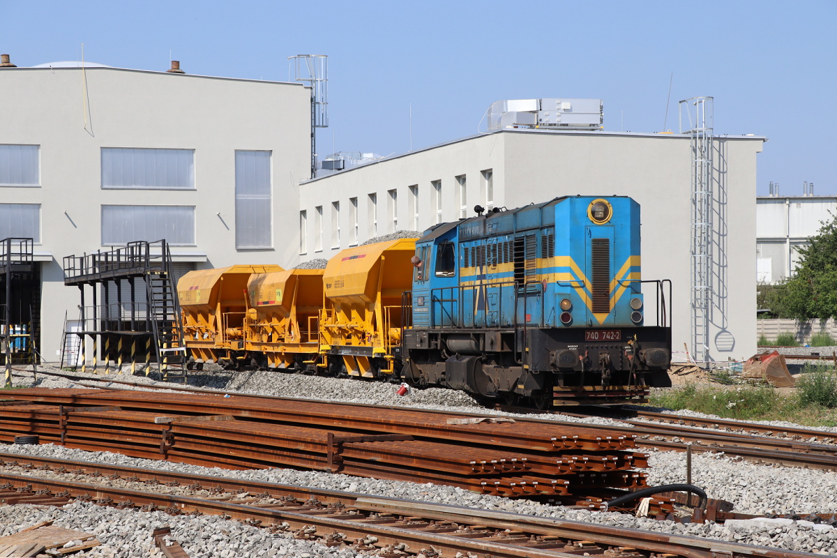740 742-2